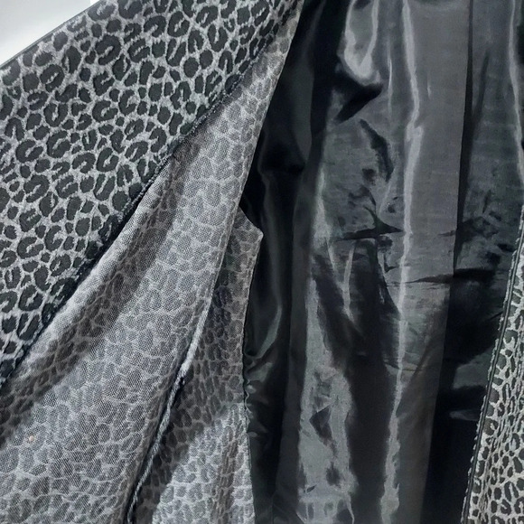Elementz Gray and Black Leopard Print Open Front Long Sleeve Blazer in Size XL - Picture 9 of 12